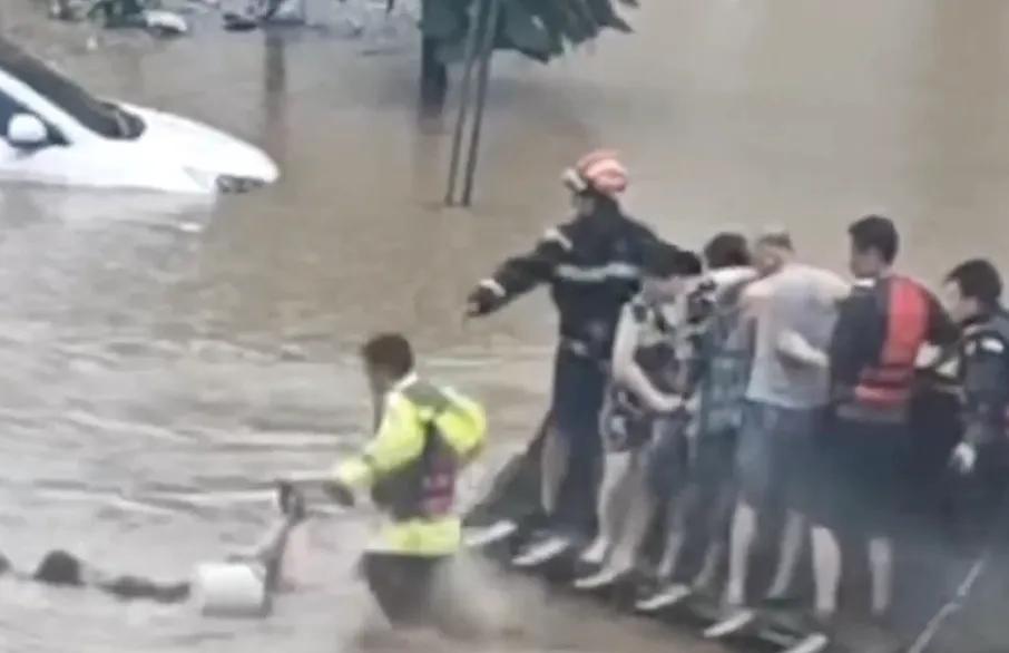 台风“巴威”可把沈阳折腾惨了！7月12日20时至13日10时，辽宁中北部暴雨到大
