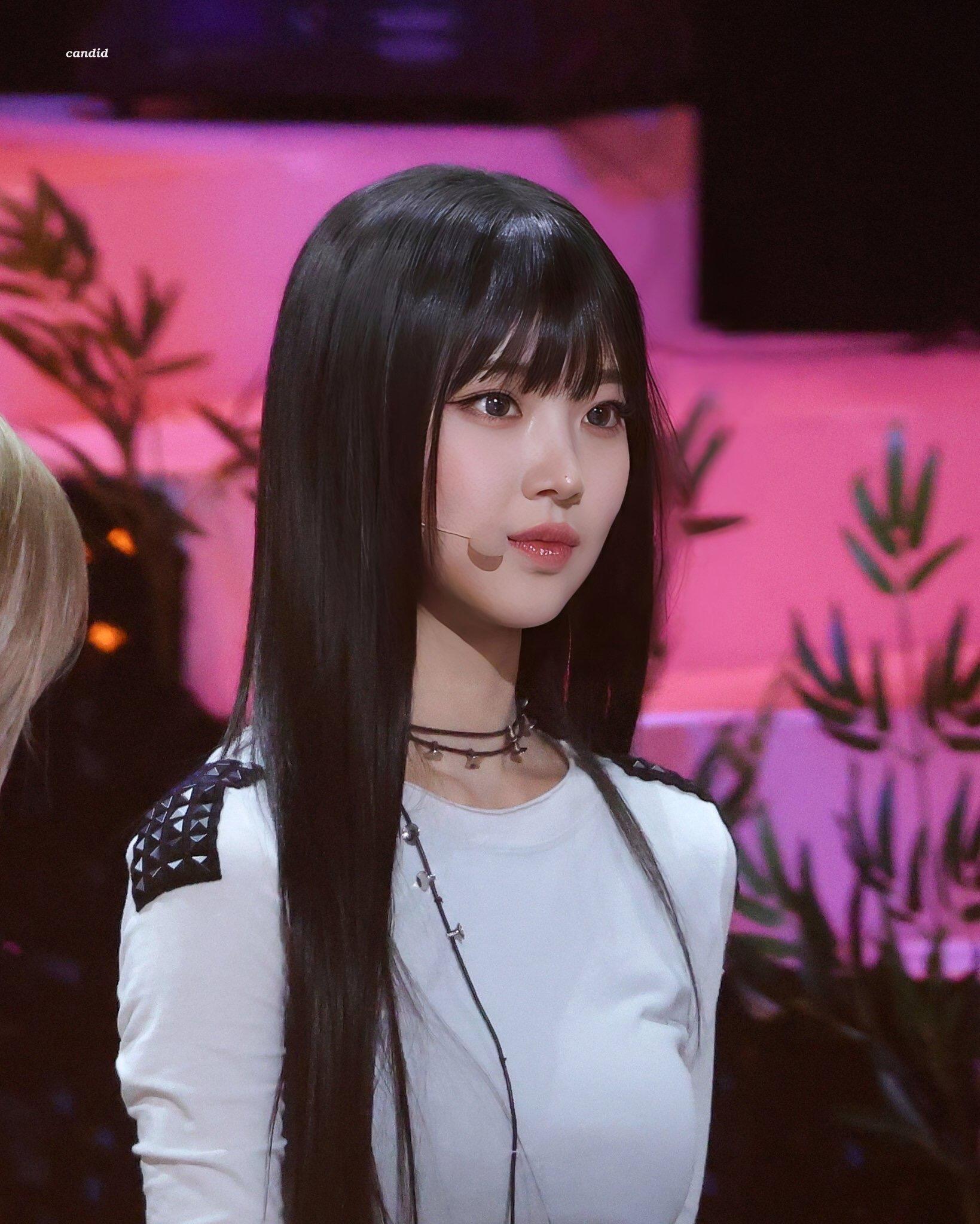 李修旻｜冷脸小兔塑的长相真的带感….⚡️