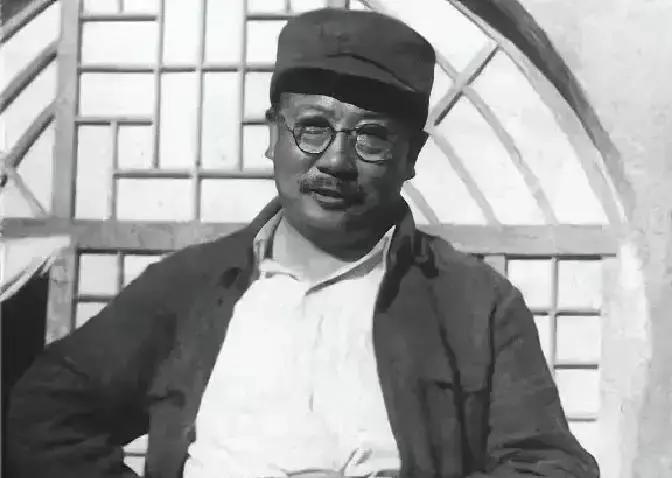 特务头子缪庄林，借着去西安述职的空子，闯进延安，直接就跪在地上：“我来认罪，中央