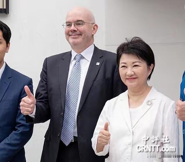 国民党即将升起两个太阳。随着卢秀燕不断在一步一步国民党挑战主席郑丽文的权威，国民