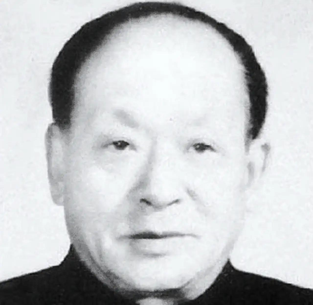 1957年，毛主席视察武汉，得知救过自己性命的王盛荣只是一个副处长，勃然大怒，当