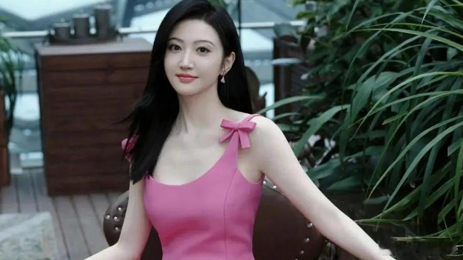 宽窄观察景甜景甜的悲剧在于：她刚从一个给她造成深度PTSD的男人那里走出来，又