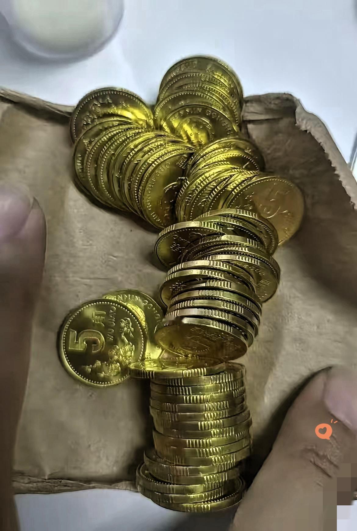 谁懂啊！2000年梅花五角竟成“硬通货”？当年随手丢的硬币现在涨疯了！前几