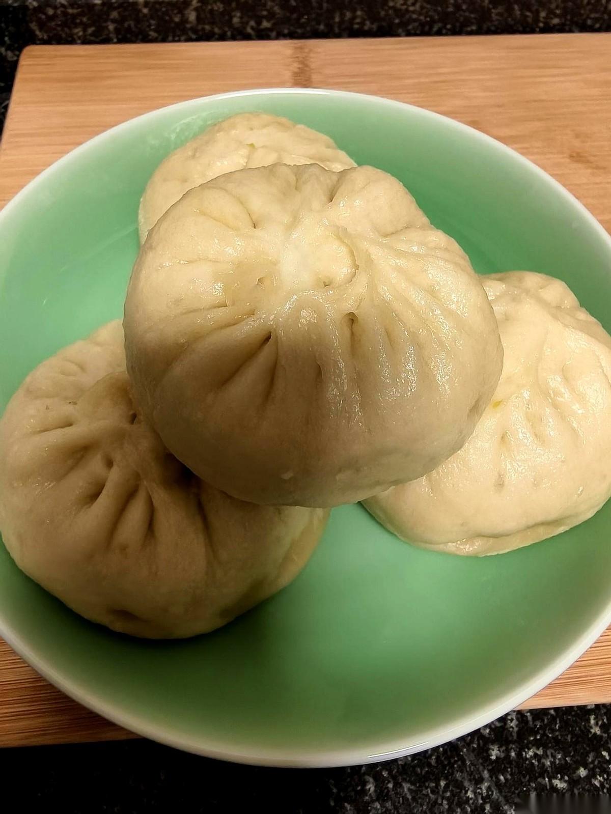 16块钱一斤的土猪肉，1块钱一斤的萝卜。就这两样东西，我妈今天早上捣鼓出来的萝