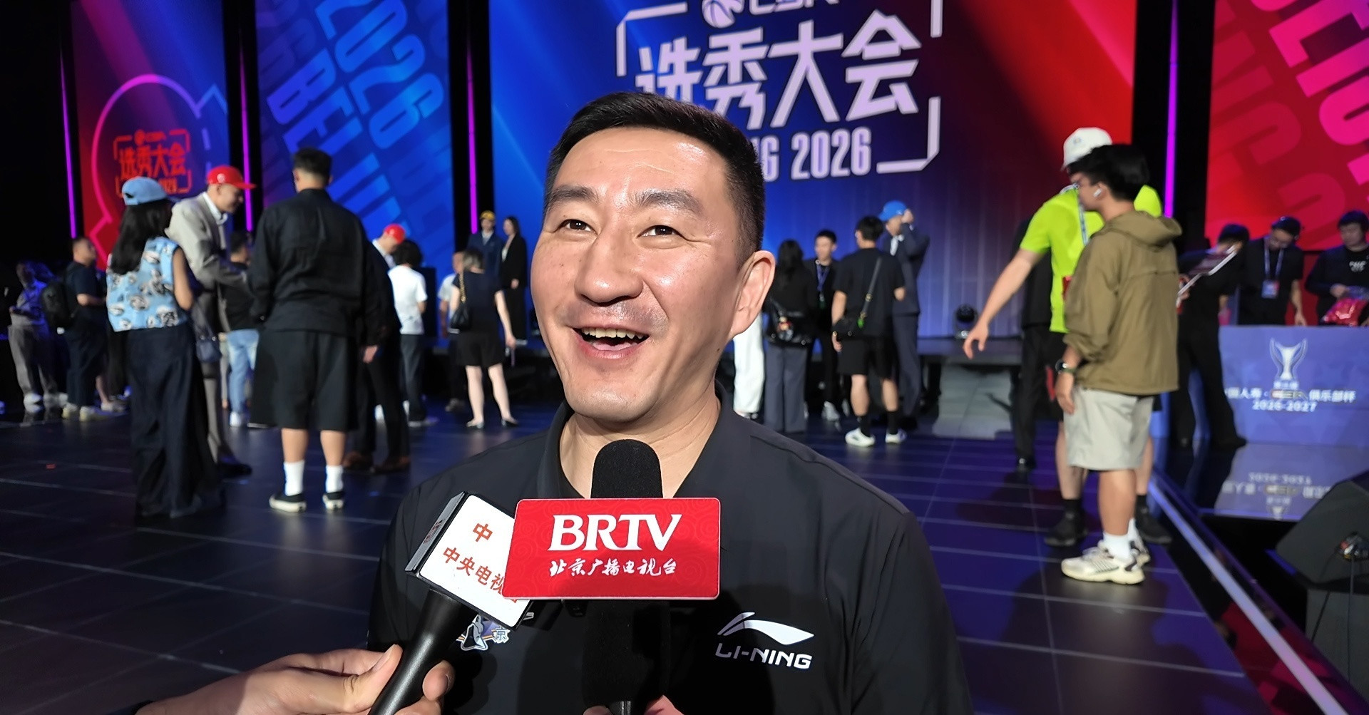 北京首钢过去两年的8月初左右，都是这个笑容，后来的故事咱们都清楚。今年呢？比如