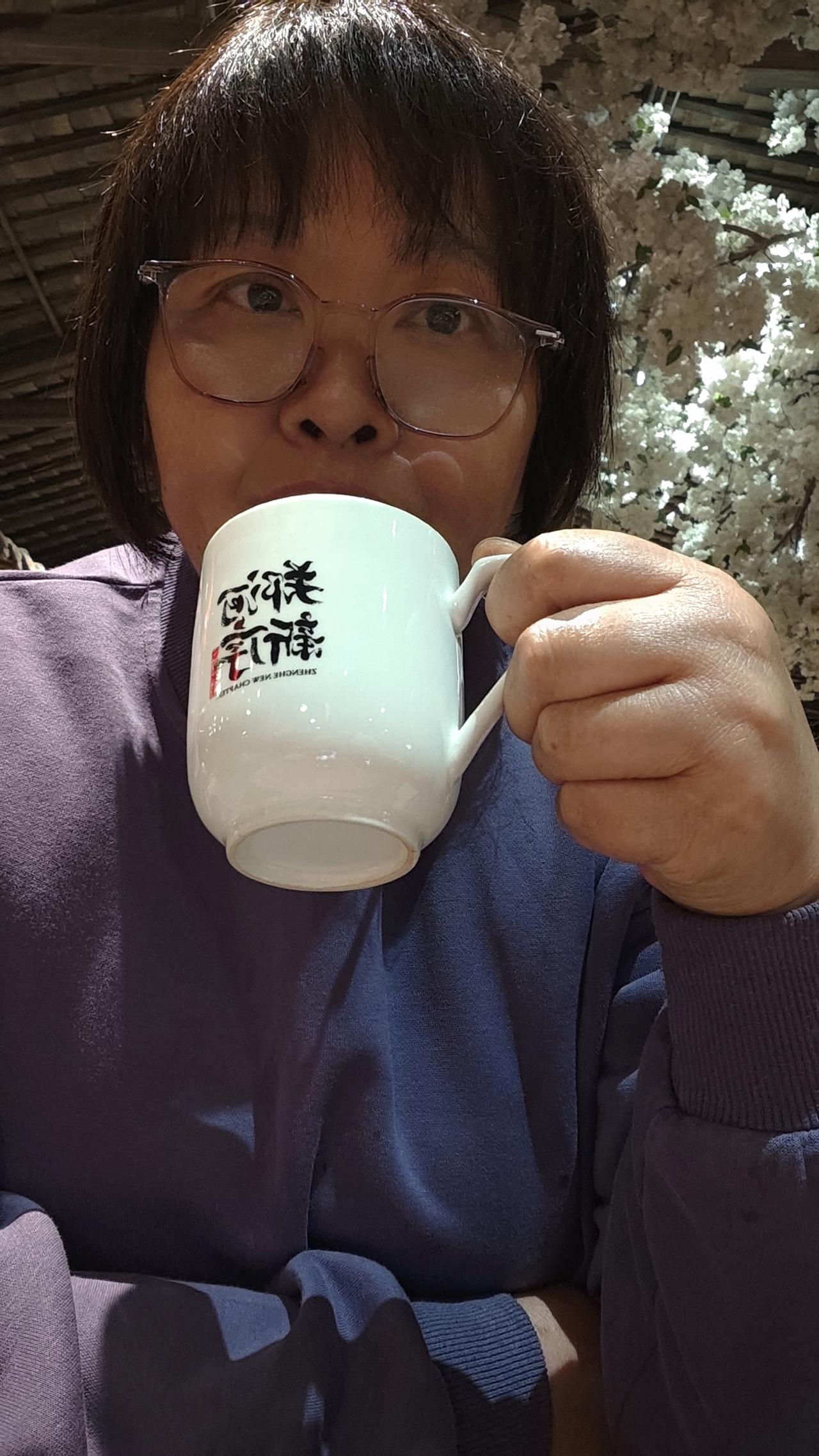 当你遇到办事不顺的时候，去茶室、咖啡屋喝喝茶和咖啡，把心静下来，去生意红火且有点