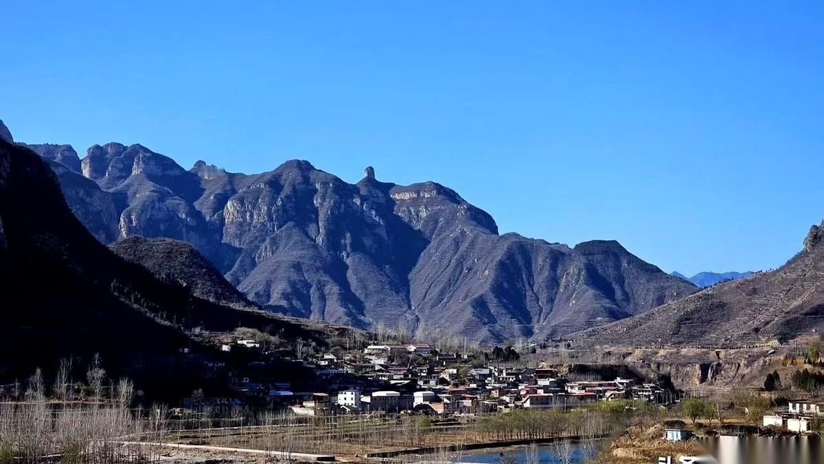 今年的白菜，算是吃出了肉价。你发现没？老天爷今年好像忘了调模式。夏天的时候，