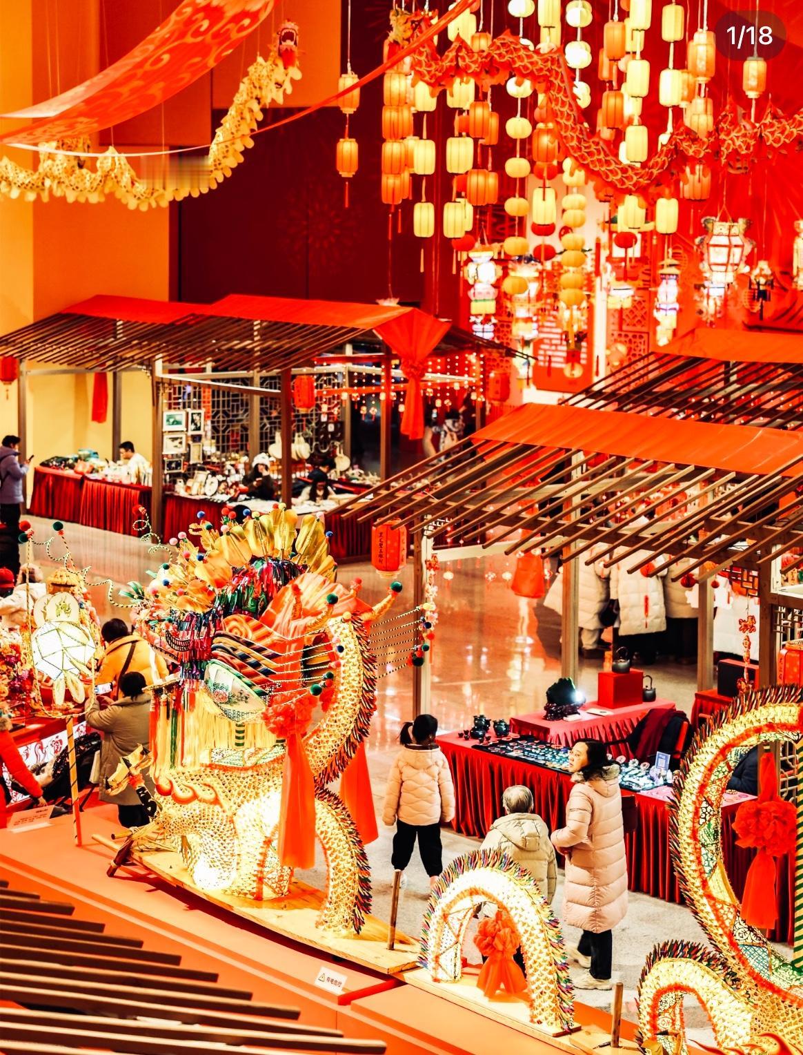 很通透的一段话：“不要逢人就说没有年味了，过年没意思了。​其实年味一直都在