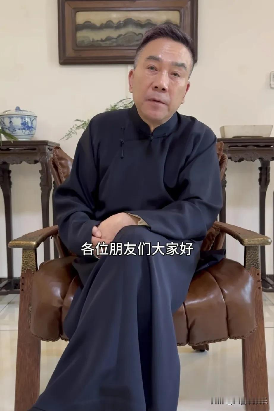 杨议直播公开父亲的死因，不是热的，也不是累的，而是突发疾病。杨少华突然离世，