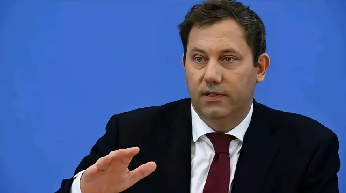 台独分子在德国公开搞分裂小动作，德国不仅睁一只眼闭一只眼，转头就派副总理带着合作