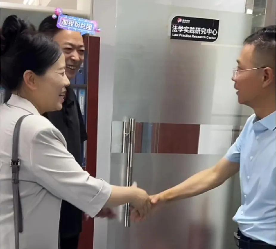 新动态：52可能最近要上课了，现在正在沟通中……另外52不是李老师，是另外的老师