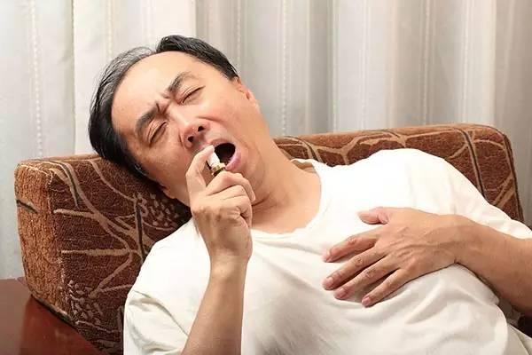 其实，人最痛苦的年龄是40岁到50岁这十年我叔今年四十九，前年心梗，去年胃出