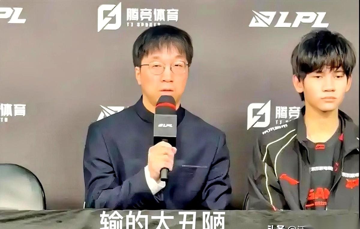 JDG输给WBG这事儿，最炸裂的根本不在赛场上。据说赛后选手通道里，教练Tab