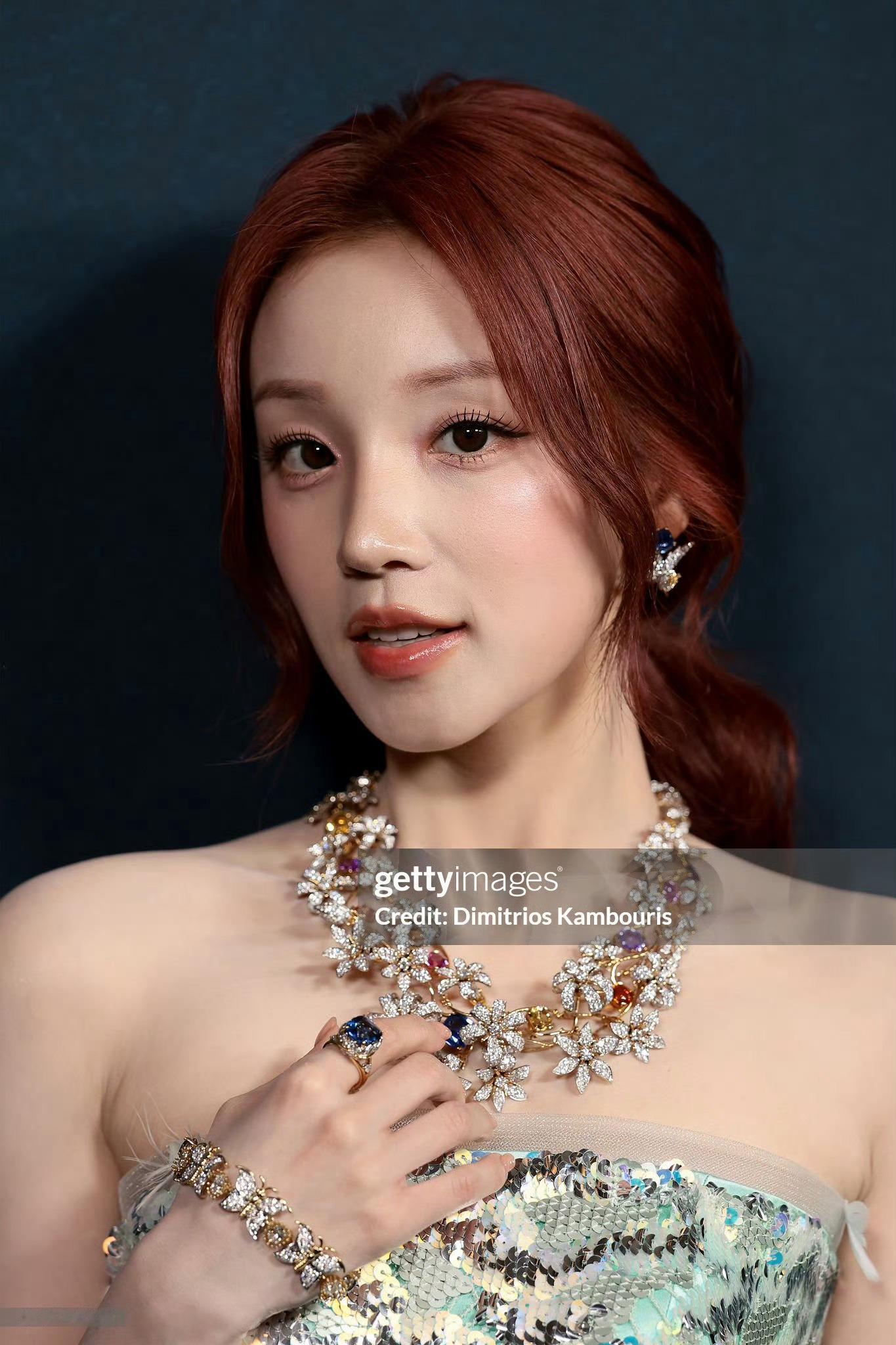 宋雨琦闪光灯下的表情管理宋雨琦妆造都好在线啊！好几个活动都超美