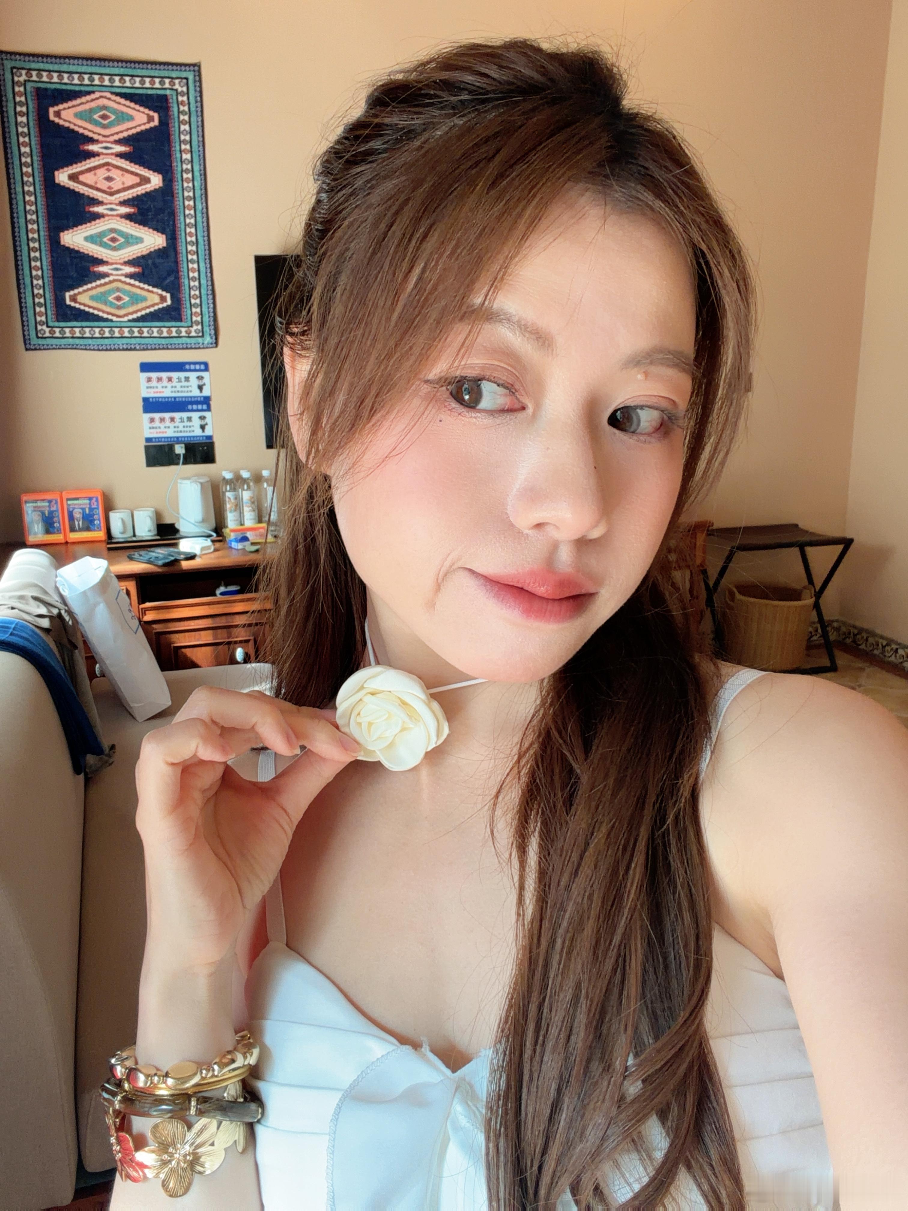 搞定今天的穿搭出发去试驾啦~