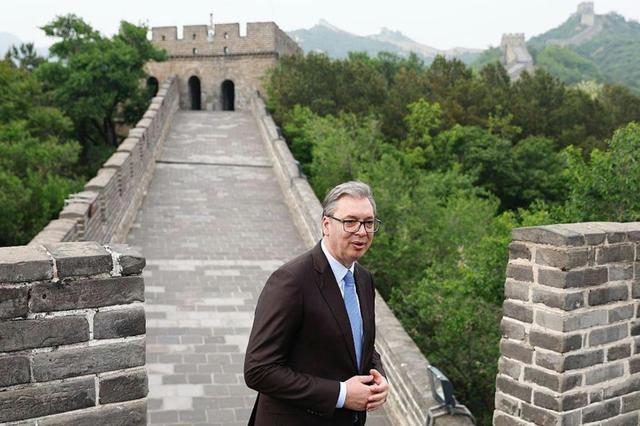 局势紧张！访华期间果断“放手”，30余份托孤协议，武契奇将国运交付中国当下