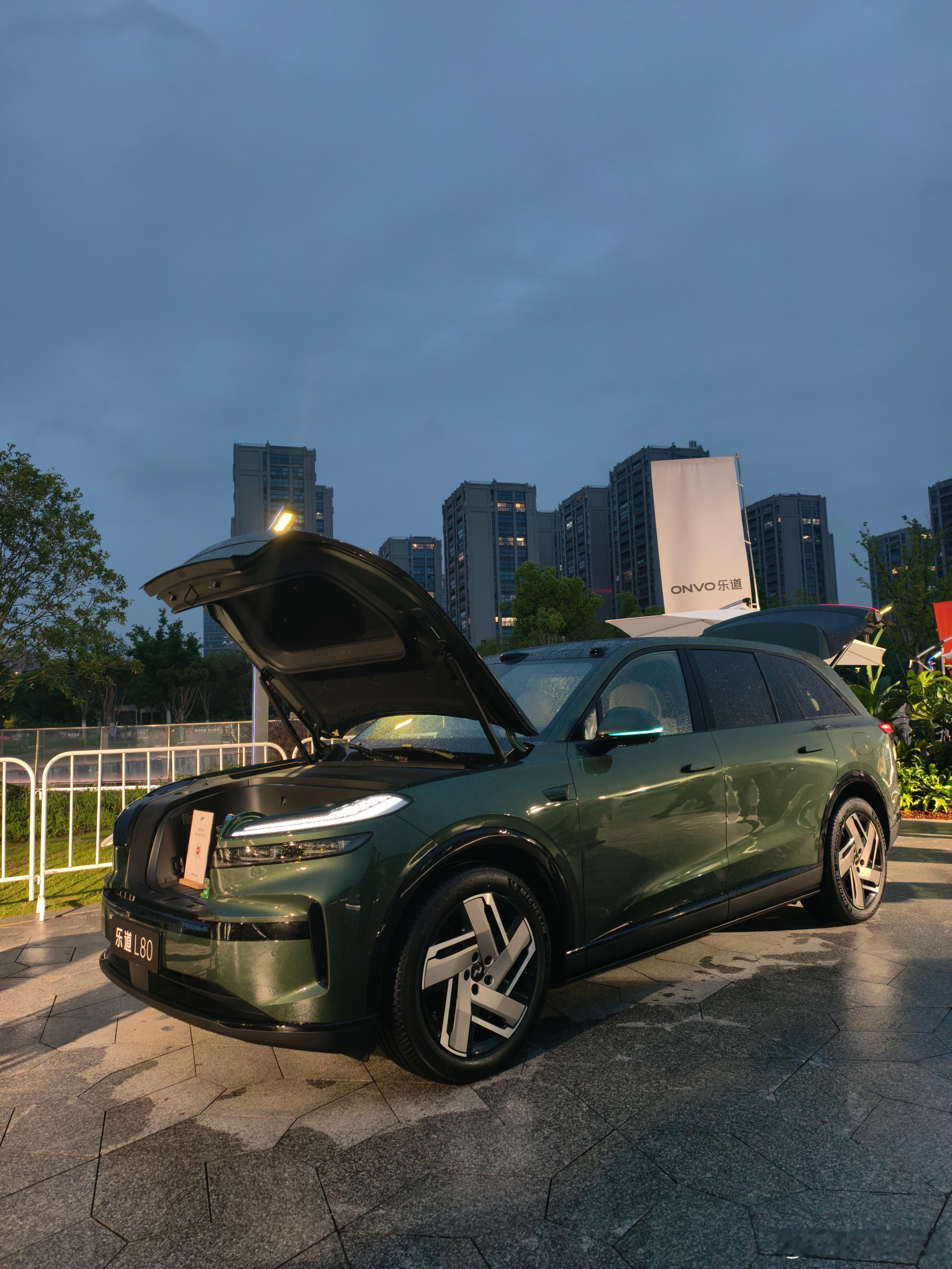 来看看乐道L80今天技术发布会会说点啥。感觉在L80上图四这个场景才比较