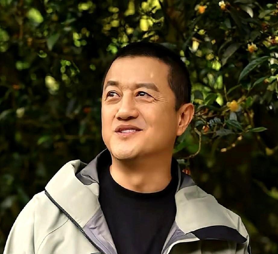 4万块钱砸过来，李亚鹏的第一反应不是笑，是怕。他当场要求团队退款，还自费搭进去