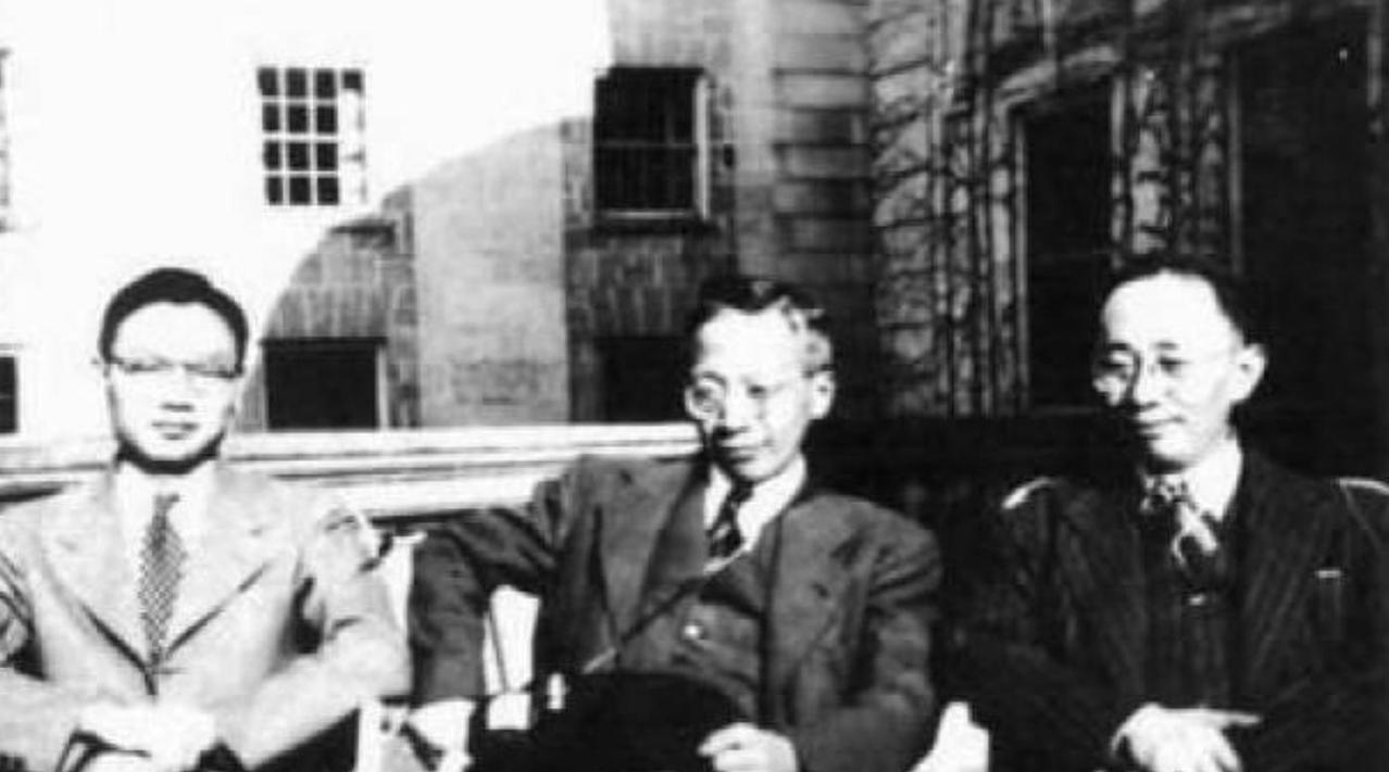 1951年5月，中科院副院长竺可桢宣布：“撤销遗传选种实验馆馆长的职务。”这也是