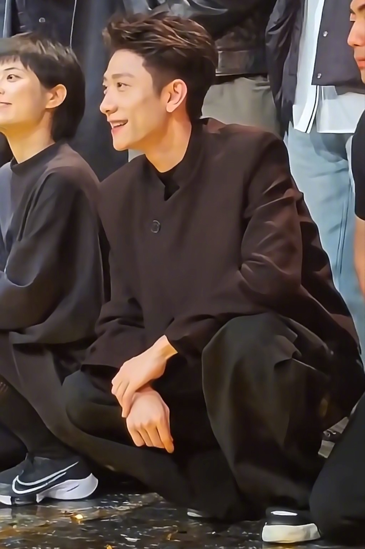 张一山最近也是老来俏了什么，你说这是张一山，那确实老来俏[捂