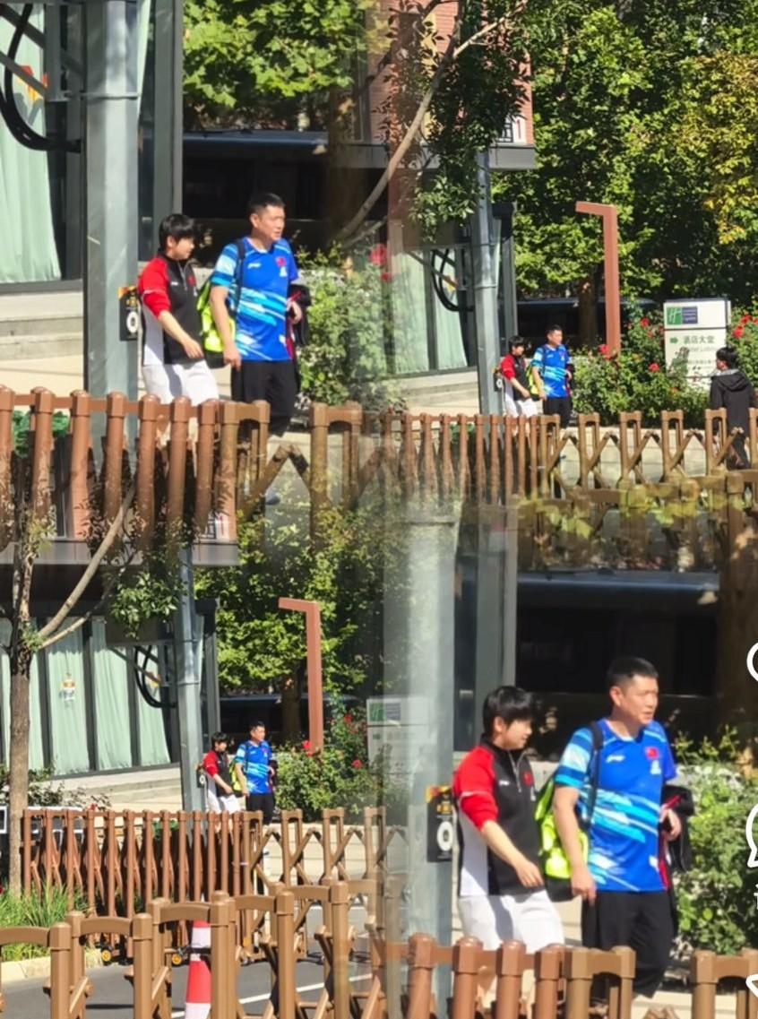 今天下午莎莎和邱导也去训练了。这次比赛马琳没有跟赛，莎莎的场外也是邱导。上午的