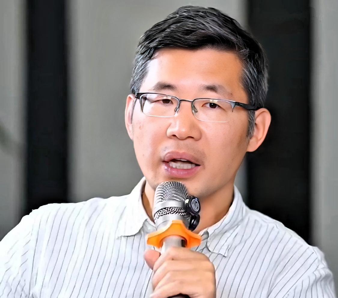 郑毓煌鼓吹“每年引进十万外国人改良中国人种”荒唐言论等其账号遭全网封禁据网