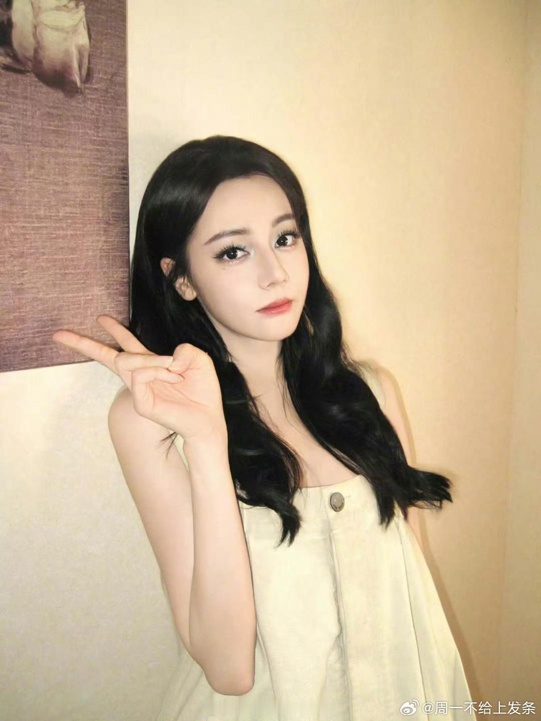 迪丽热巴邻家女孩版热巴~日常装扮清纯又亲切~