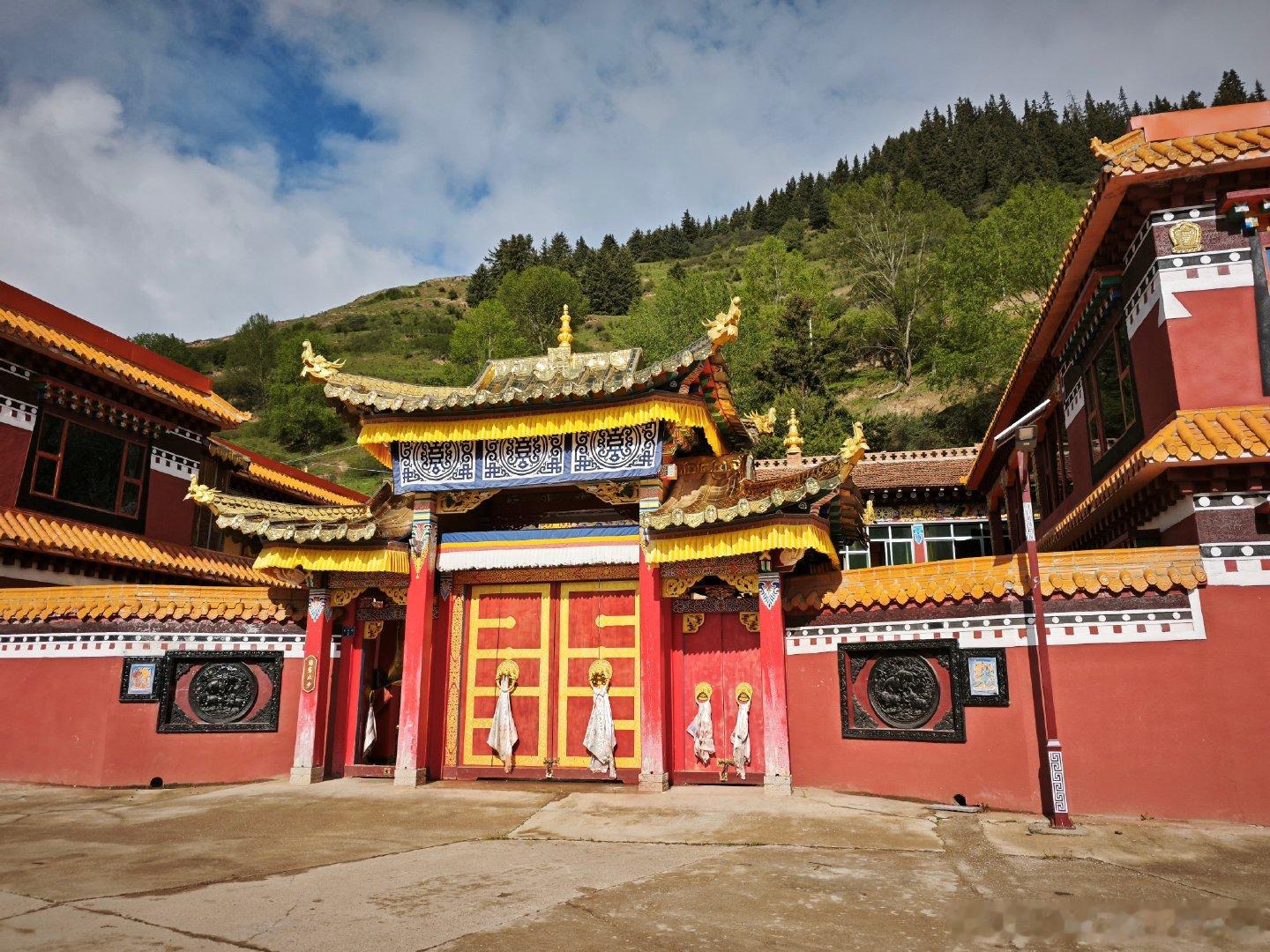 四川省阿坝州，若尔盖县巴西镇上巴西村，班佑寺。阿坝·若尔盖