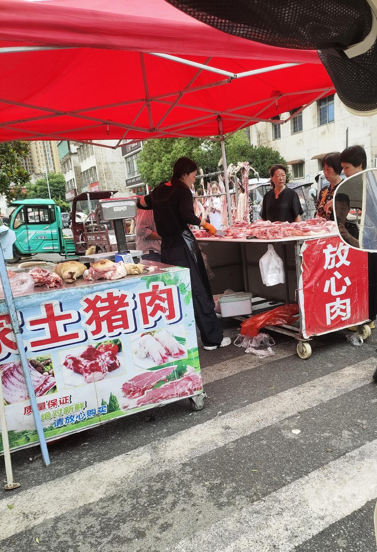 老婆平时注意养生，她是这样减肥养生的，早餐一般两个水煮蛋，一份低糖水果，一杯美式