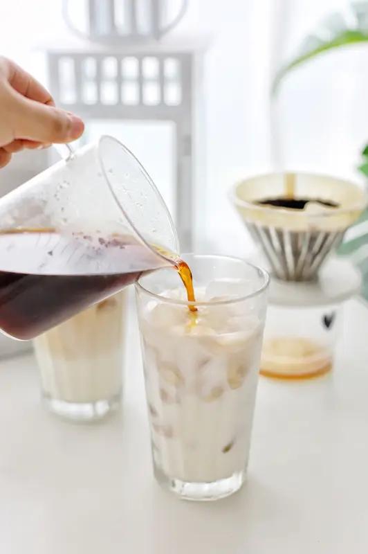 生活中总有各种小烦恼，不过咱也有应对妙招。失眠的时候，来一杯温牛奶搭配燕麦，那感