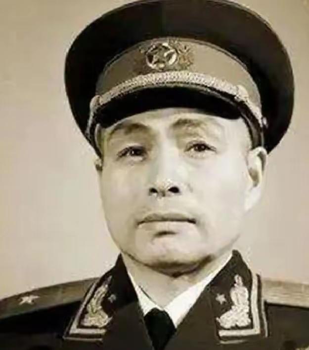1965年，毛主席在听取卫生部长钱信忠的汇报时，突然怒斥道：“停！停！停！你听听