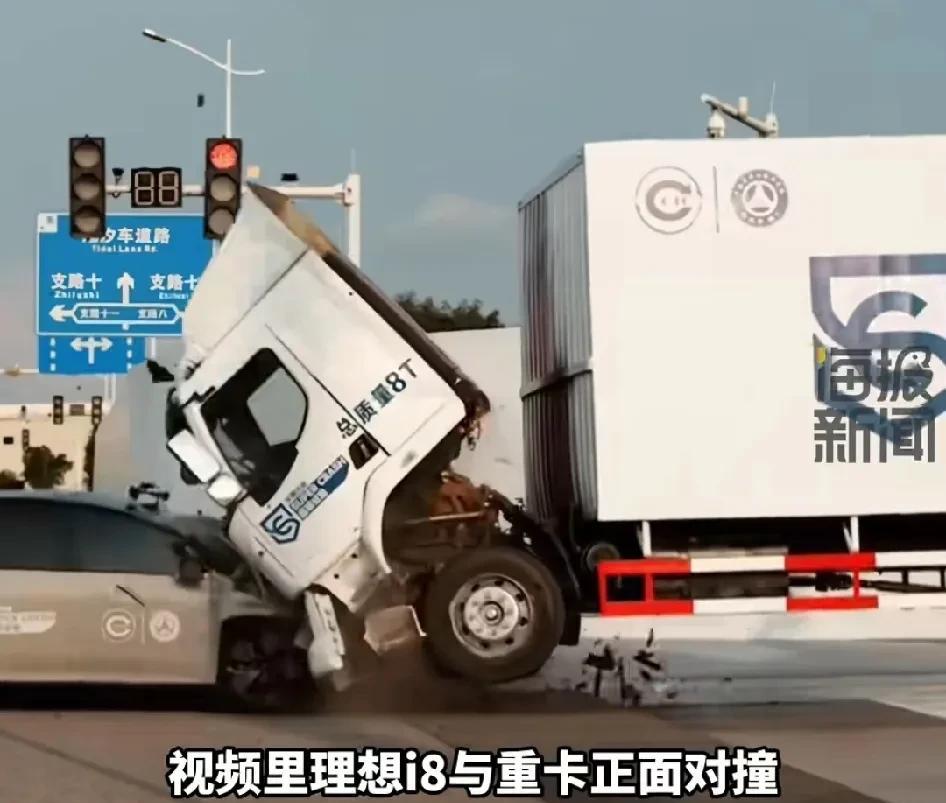 理想汽车摊上事了，卡车公司直接放话要让法务碰一碰了。说实在的，理想公司这么做碰