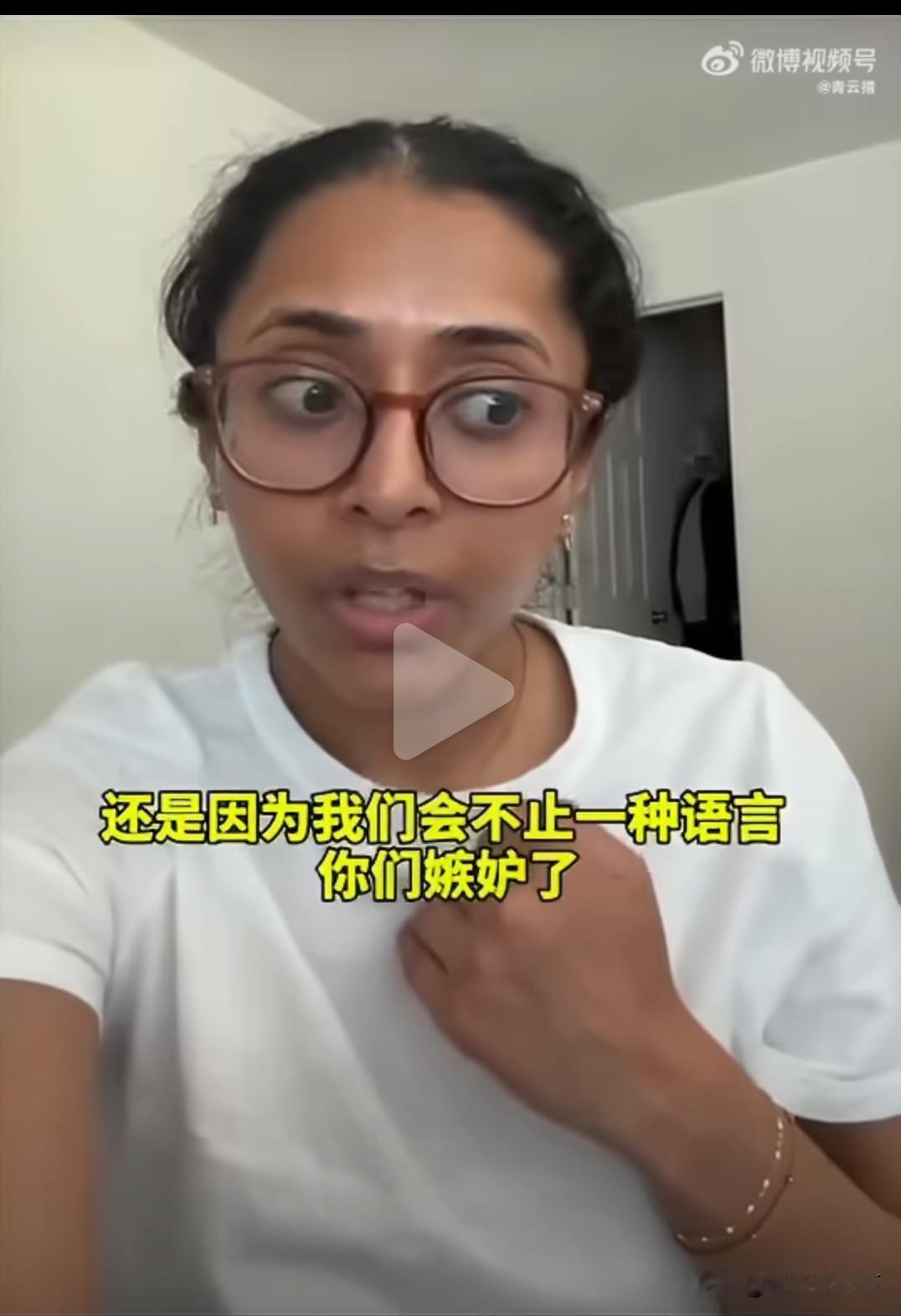印度女博主这波“灵魂拷问”，简直是揣着明白装糊涂！这名女博主对着镜头一脸委屈