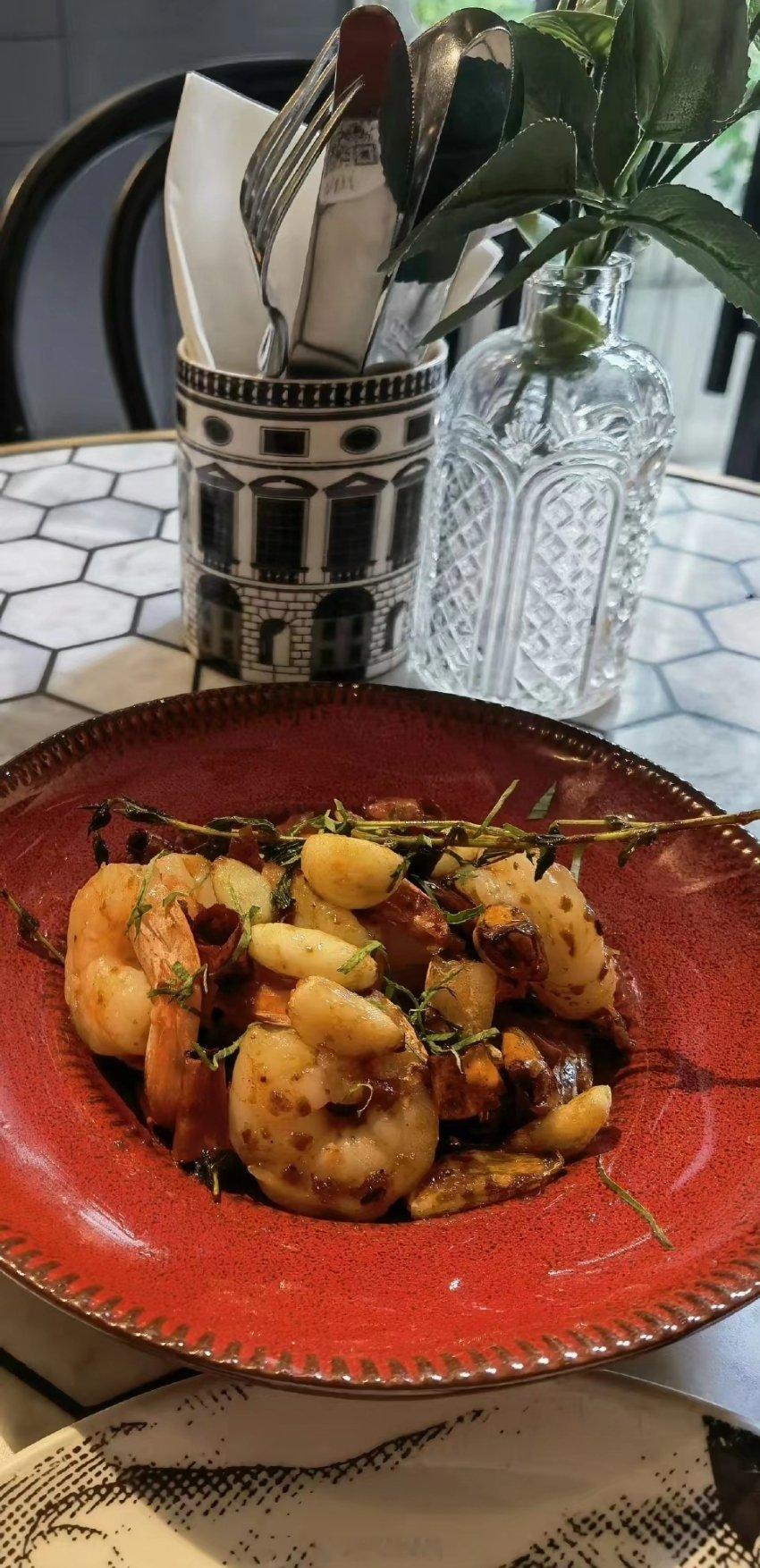 有人说你变得“不合群”，却没人看见你，那些无人倾诉的委屈。不再执着于解释，不是