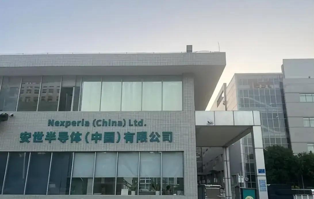 安世中国区预言成真,外企越过荷兰政府,直接找上中国谈合作。荷兰这次是真急眼了