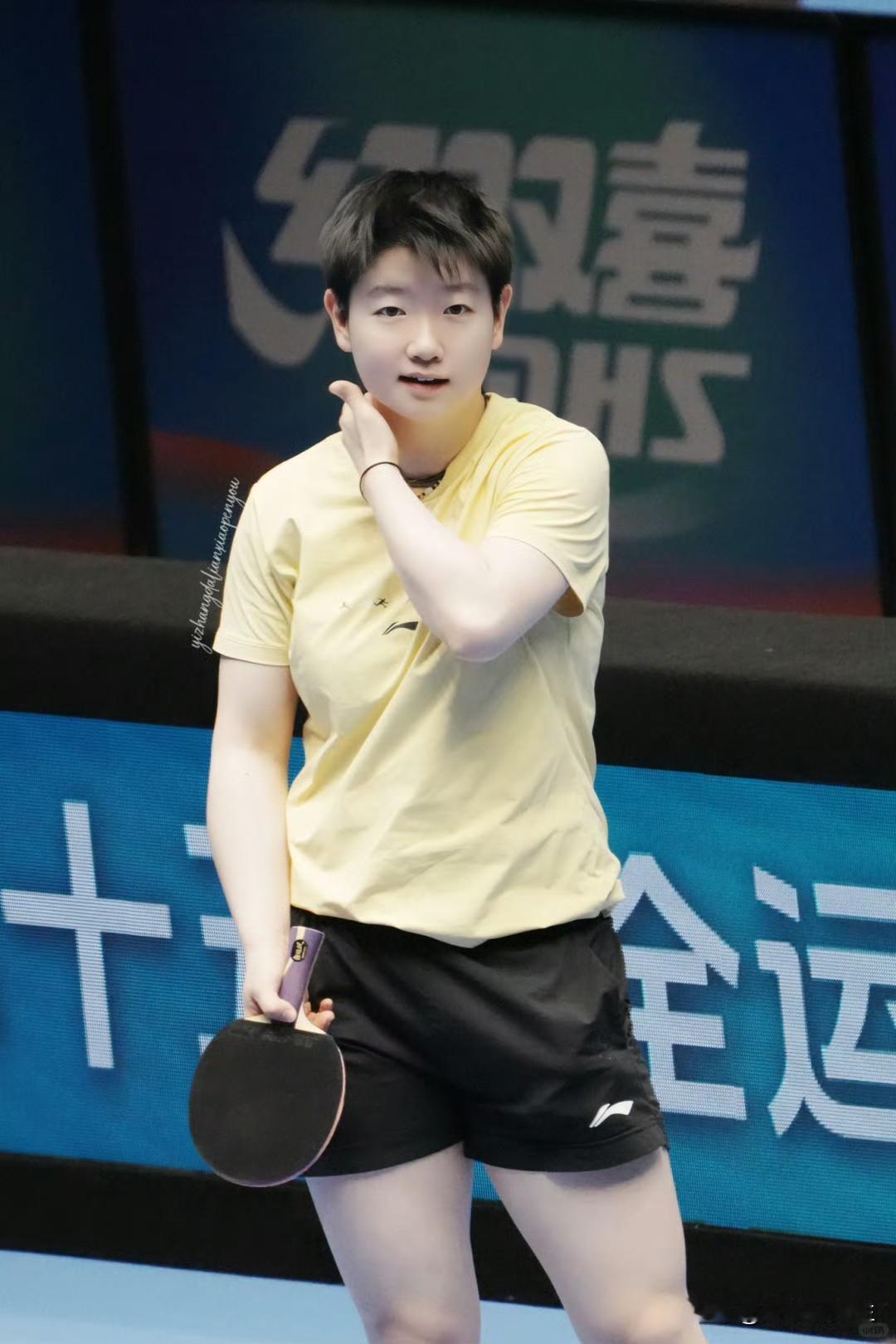 我和我老公因为孙颖莎吵架了我问他，孙颖莎代言的香水两分钟就卖光了，是不是有点