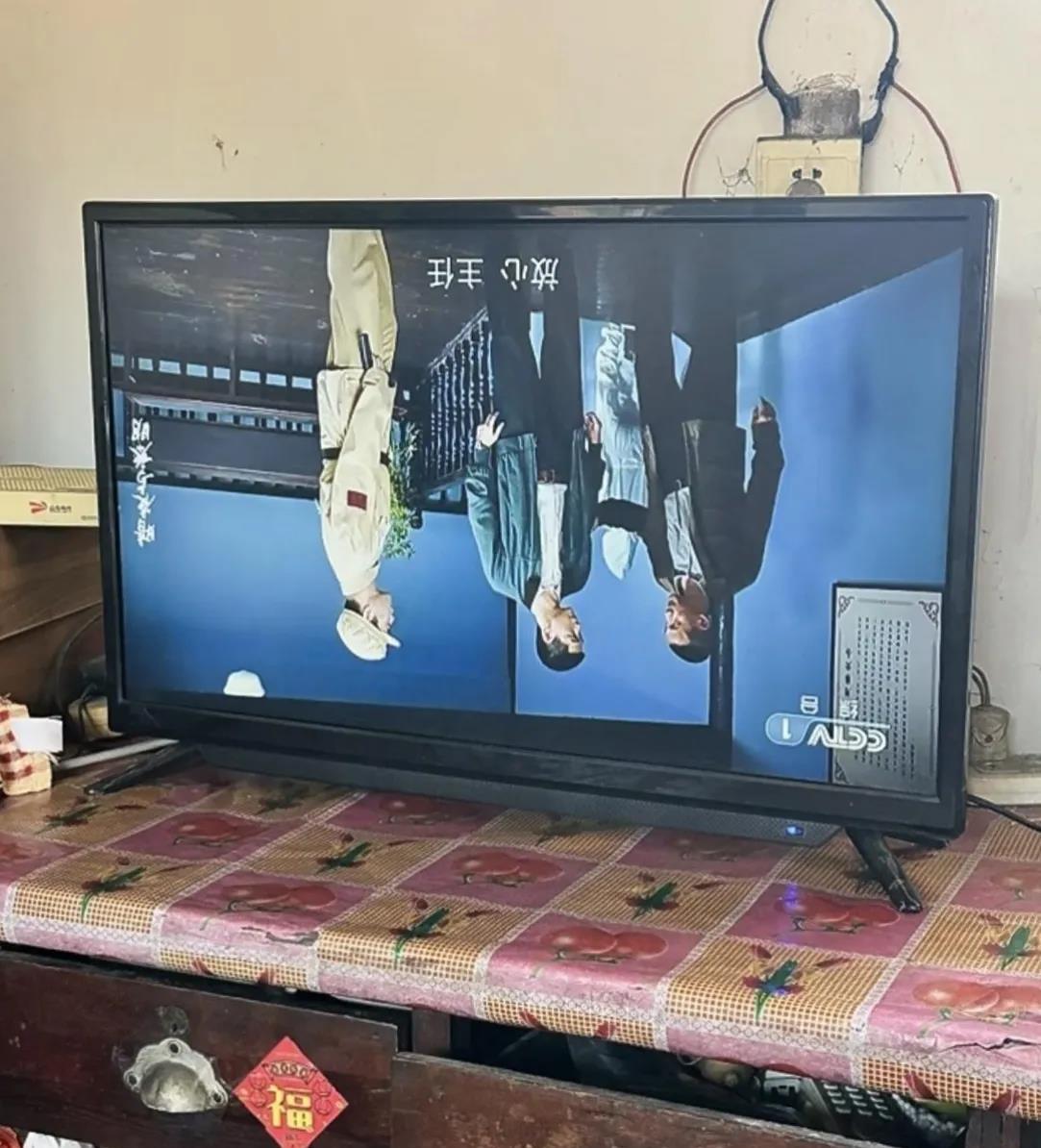 天塌了买来也没几年爷爷家的电视出问题了？