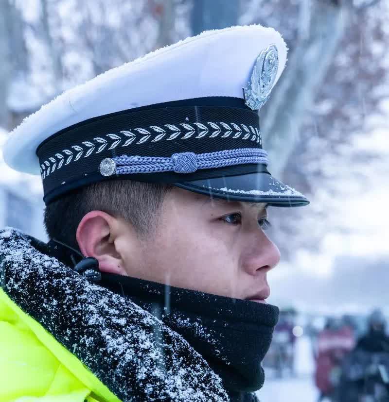行车礼让知识：​​1.左转—让—直行2. 右转—让—左转3. 转