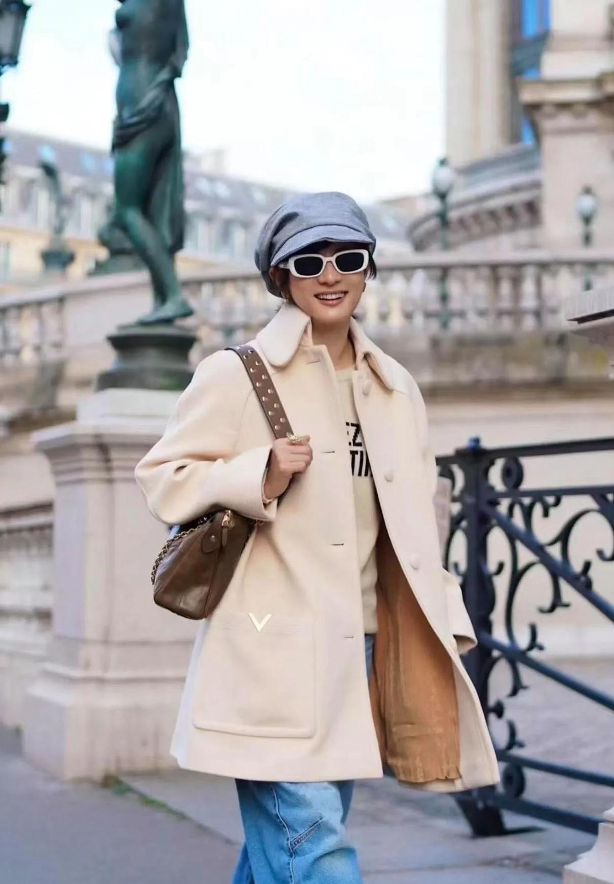 42岁孙俪的时髦感藏不住了！42岁孙俪的巴黎街拍太惊艳了！米白色毛呢大衣搭