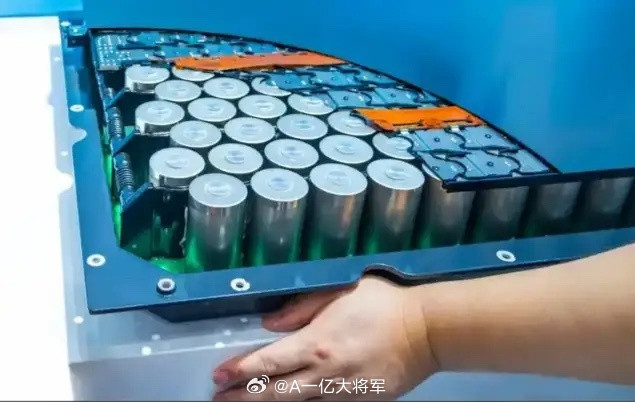 昨晚和一个卖车的朋友聊到很晚，他透露了三个消息，让我感到很震撼！ 第一，现在买车