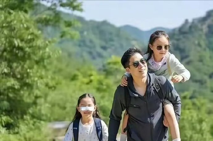 郭晶晶霍启刚大大方方晒娃，也只能是霍家这么敢了！​​​