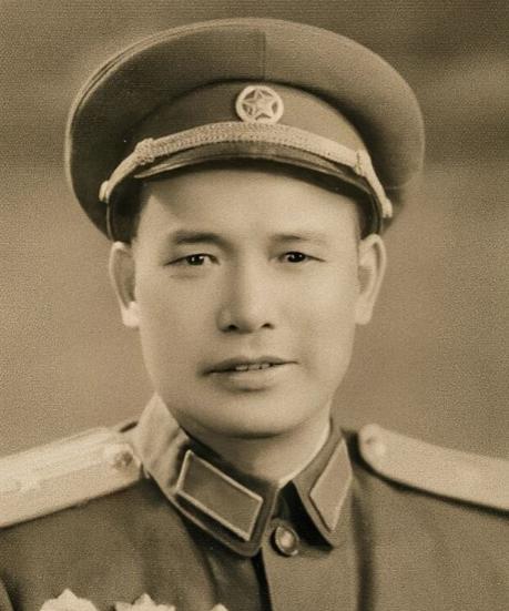 1946年，一百多解放军为投诚的一千多土匪，举行欢迎仪式，却突然接到情报：“土匪