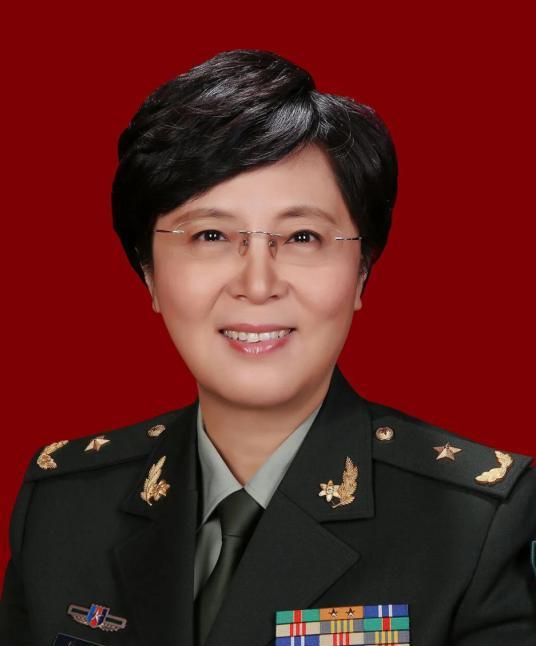 1988年，23岁的清华女研究生在火车上对一个35岁的男人一见钟情。女孩父母强烈