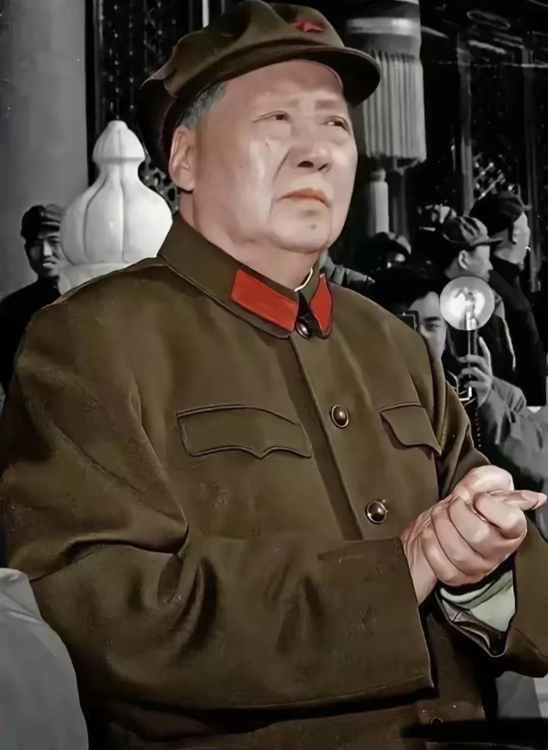 看现在这世界乱成一锅粥，才明白毛主席当年有多硬气！如今各地战火不停、霸权横