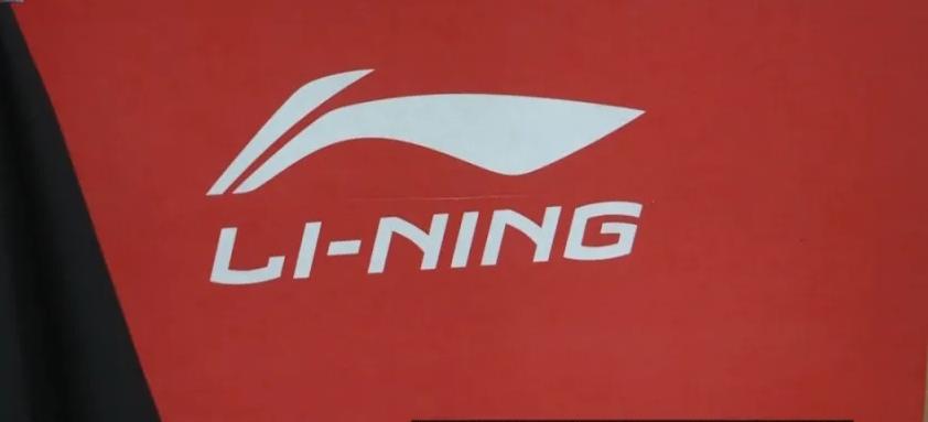 最近天气明显降温,浙江绍兴诸暨的陈先生拿出一件“李宁”夹克穿,说是两年前某宝上花