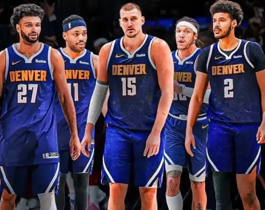 掘金最大的问题就是卡约和布劳恩今年进攻出了很大问题，布劳恩任何战术和配合到他