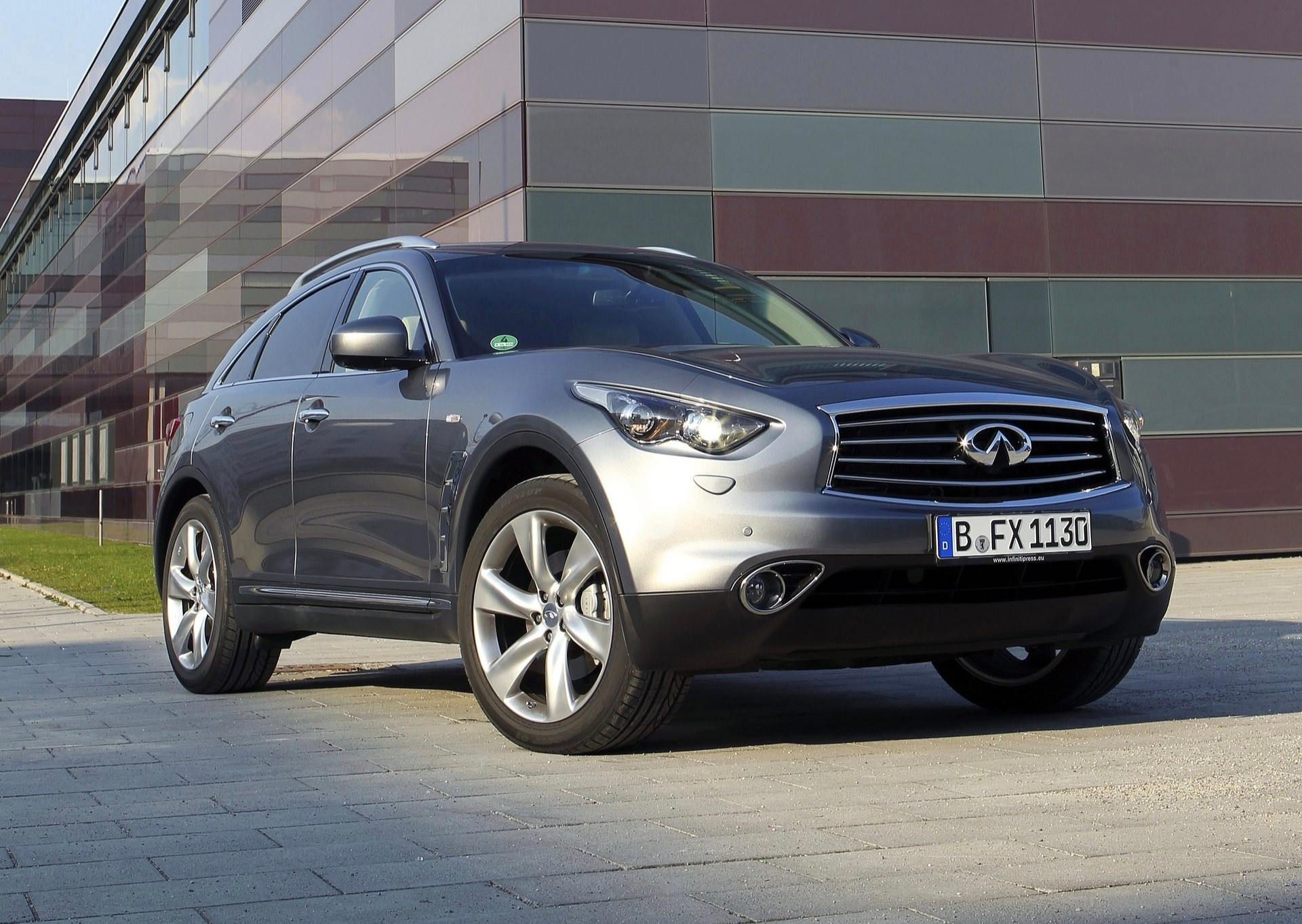 大家去抄一抄英菲尼迪FX(QX70)吧这是我觉得这个星球上最好看的SUV
