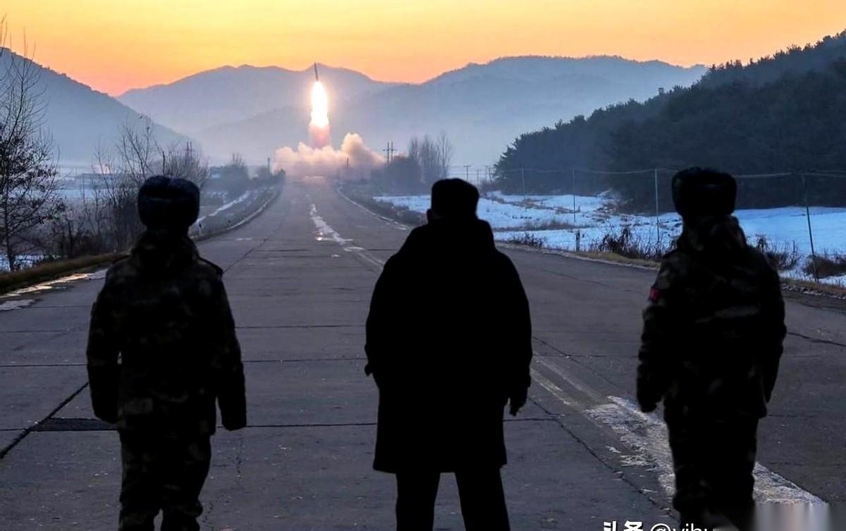 朝鲜那枚新导弹，有点东西。俄罗斯那边看完数据，直接给出了两个词：十马赫，横向机