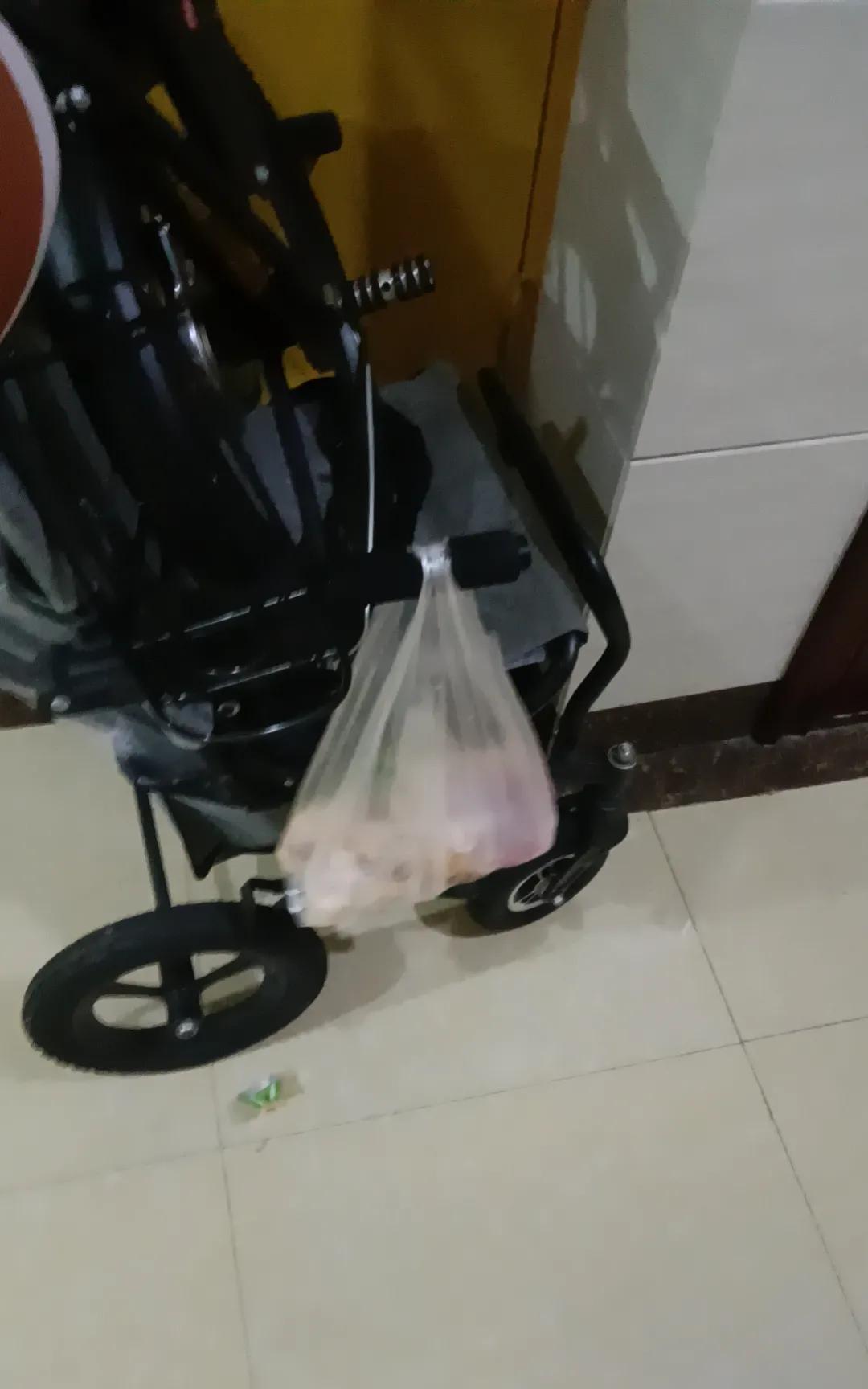 现在做生意主打一个什么好卖卖什么现在的菜市场里卖猪肉的旁边都放着几托鸡蛋，老板