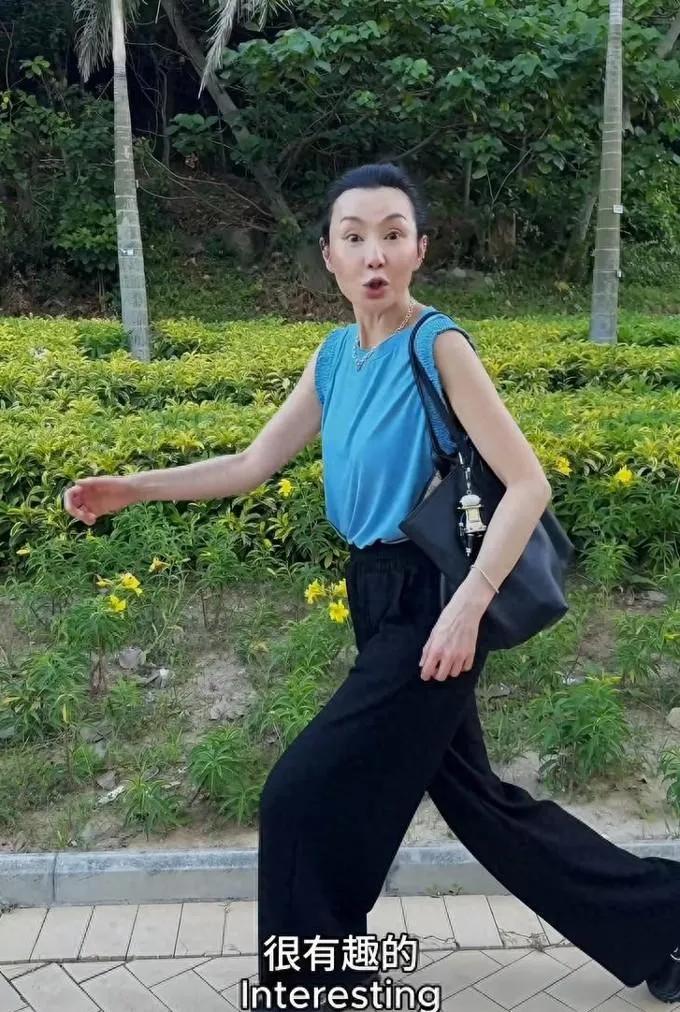 61岁张曼玉独居法国农村，岁月沉淀下的自在人生好久不见张曼玉露面，最近她罕